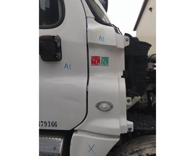 Freightliner Cascadia 125 Right Cowl
