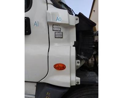Freightliner Cascadia 125 Right Cowl