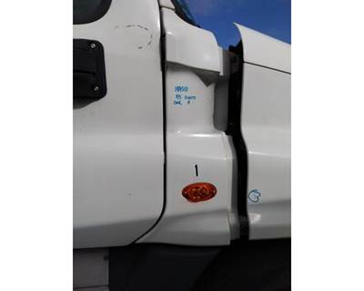 Freightliner Cascadia 125 Right Cowl