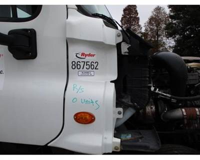 Freightliner Cascadia 125 Right Cowl