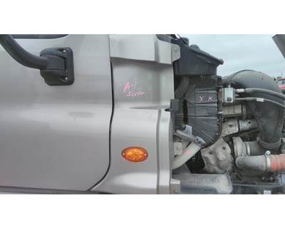 Freightliner Cascadia 125 Right Cowl