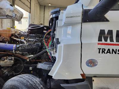 Freightliner Cascadia 126 Left Cowl