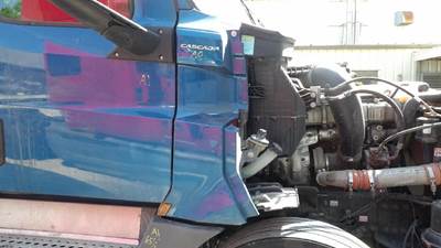 Freightliner Cascadia 126 Left Cowl