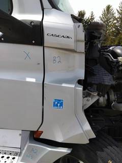 Freightliner Cascadia 126 Right Cowl