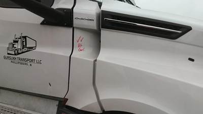 Freightliner Cascadia 126 Right Cowl