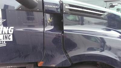 Freightliner Cascadia 126 Right Cowl