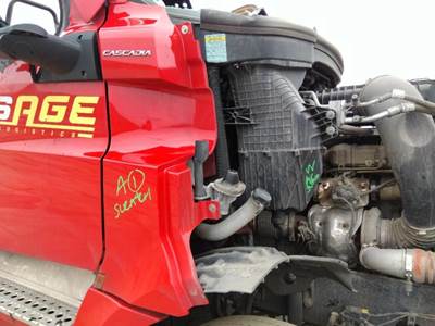 Freightliner Cascadia 126 Right Cowl