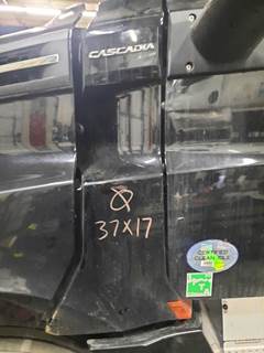 Freightliner Cascadia 126 Cowl