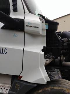 Freightliner Cascadia 126 Right Cowl
