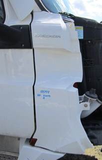 Freightliner Cascadia 126 Right Cowl