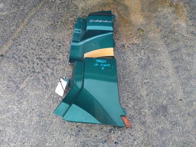 Freightliner Cascadia 126 Left Cowl