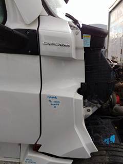 Freightliner Cascadia 126 Right Cowl