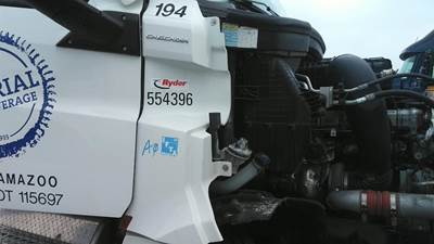 Freightliner Cascadia 126 Right Cowl