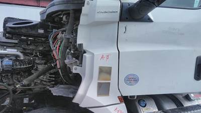 Freightliner Cascadia 126 Left Cowl