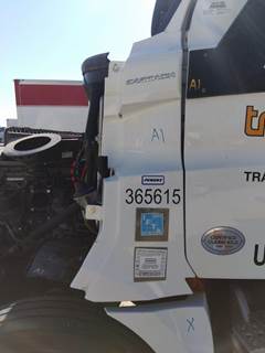 Freightliner Cascadia 126 Left Cowl