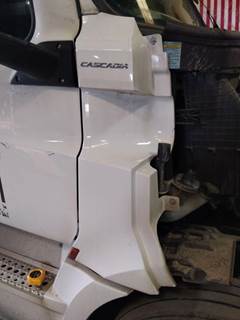 Freightliner Cascadia 126 Right Cowl