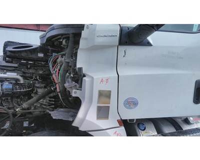 Freightliner Cascadia 126 Left Cowl