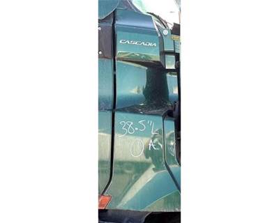 Freightliner Cascadia 126 Right Cowl