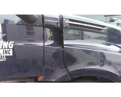 Freightliner Cascadia 126 Right Cowl