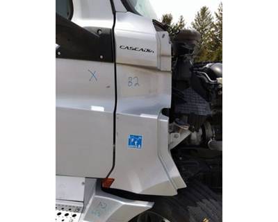 Freightliner Cascadia 126 Right Cowl