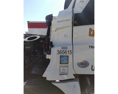 Freightliner Cascadia 126 Left Cowl