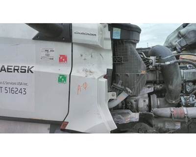 Freightliner Cascadia 126 Right Cowl