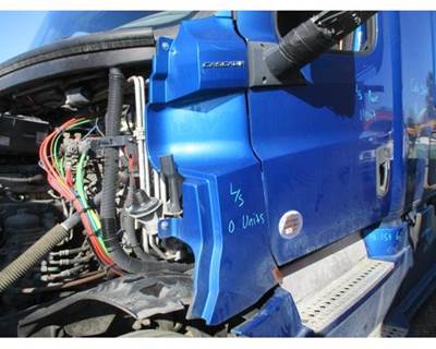 Freightliner Cascadia 126 Left Cowl