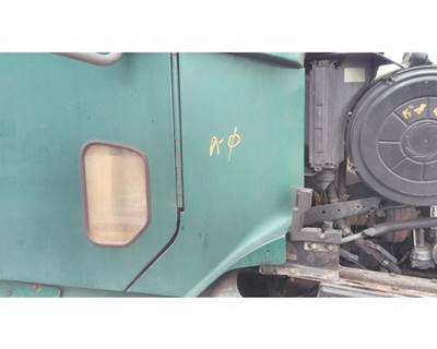 Freightliner Century Class 120 Right Cowl for a Freightliner CENTURY 120