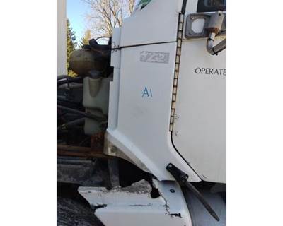 Freightliner Columbia 112 Left Cowl