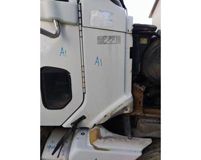 Freightliner Columbia 112 Right Cowl