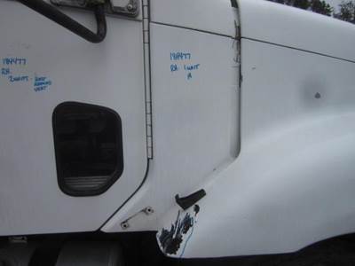 Freightliner Columbia 120 Right Cowl