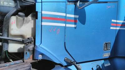 Freightliner Columbia 120 Left Cowl