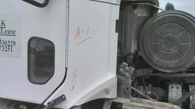 Freightliner Columbia 120 Right Cowl