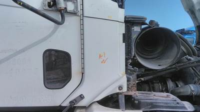 Freightliner Columbia 120 Right Cowl