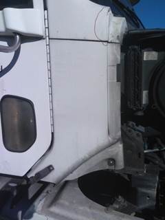 Freightliner Columbia 120 Right Cowl