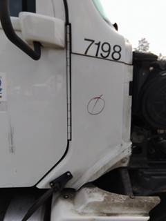 Freightliner Columbia 120 Right Cowl