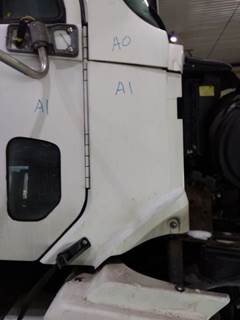 Freightliner Columbia 120 Right Cowl