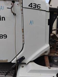 Freightliner Columbia 120 Right Cowl