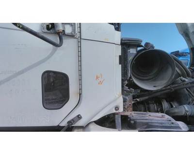 Freightliner Columbia 120 Right Cowl