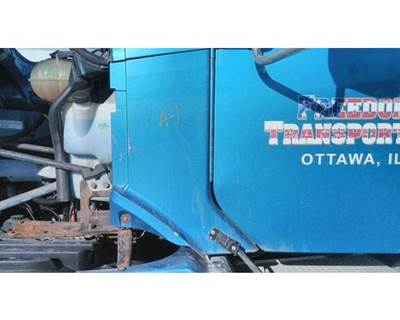 Freightliner Columbia 120 Left Cowl