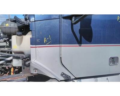 Freightliner Columbia 120 Left Cowl