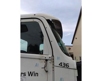 Freightliner Columbia 120 Right Cowl