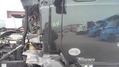 Kenworth T680 Left Cowl