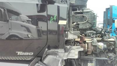 Kenworth T680 Right Cowl