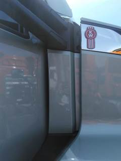 Kenworth T680 Right Cowl