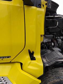 Kenworth T680 Right Cowl