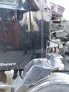 Kenworth T680 Right Cowl