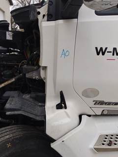 Kenworth T680 Left Cowl