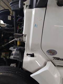 Kenworth T680 Left Cowl
