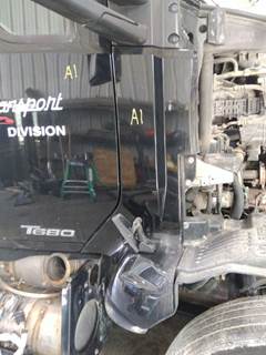 Kenworth T680 Right Cowl